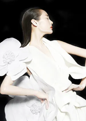 李纯时尚芭莎美妆写真大片_4