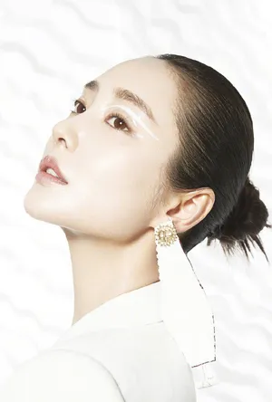 李纯时尚芭莎美妆写真大片_5