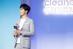 高伟光广告代言活动照图片