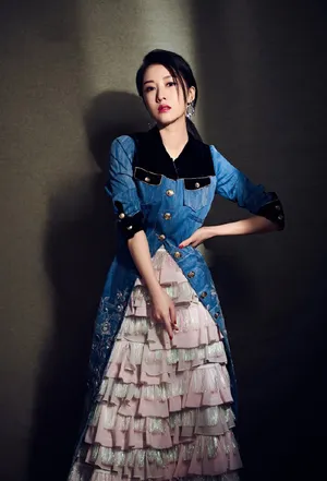 李念冷艳时尚写真图片_3