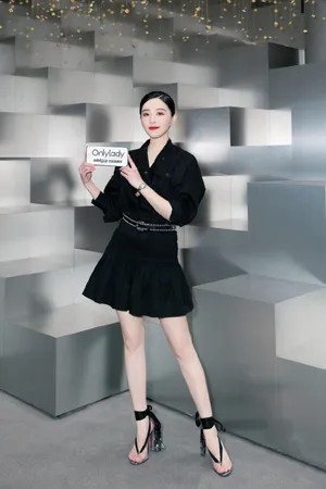 阚清子优雅知性写真图片