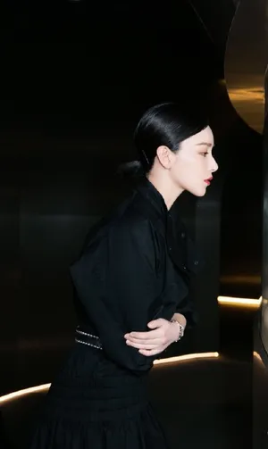 阚清子优雅知性写真图片_3