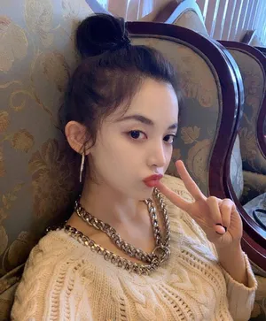 古力娜扎精致利落私服照图片
