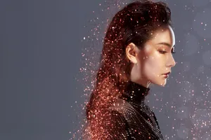 戚薇梦幻唯美金色亮片写真图片_4