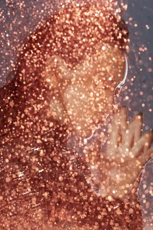 戚薇梦幻唯美金色亮片写真图片_7