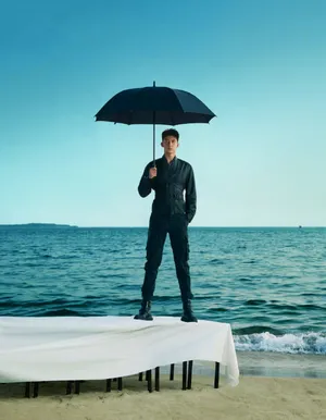 黄景瑜芭莎男士封面大片写真图片_4