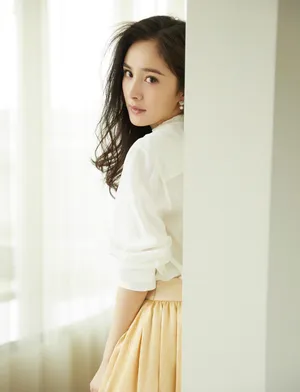 杨幂优雅气质性感写真图片