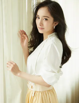杨幂优雅气质性感写真图片_3