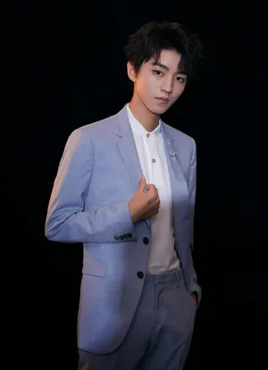 王俊凯精致儒雅写真图片