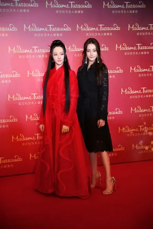 迪丽热巴蜡像馆性感活动图片