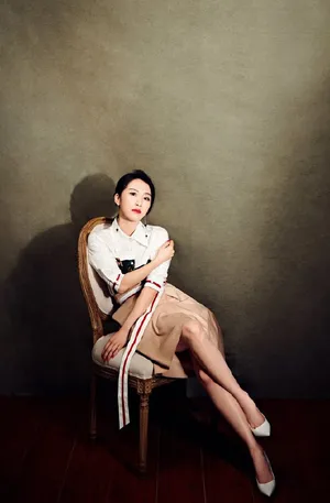 李念简约优雅时尚写真图片