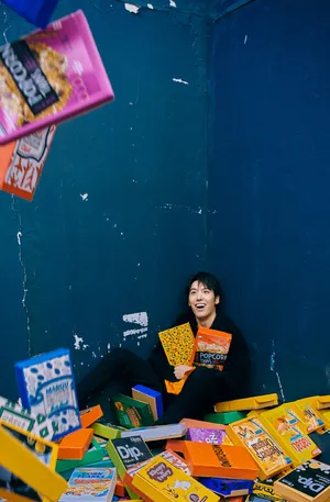 赖艺冷峻帅气写真图片_3