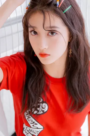 关晓彤性感俏皮写真图片_5