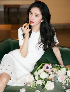 杨幂精致优雅性感写真图片_5