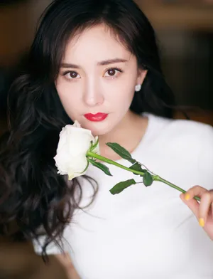 杨幂精致优雅性感写真图片_6