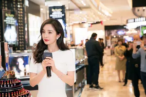 杨幂优雅性感活动图片_3