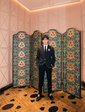 吴磊帅气儒雅写真图片_3