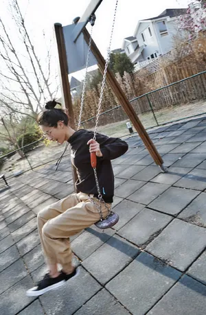 屈菁菁酷帅卫衣写真图片_2