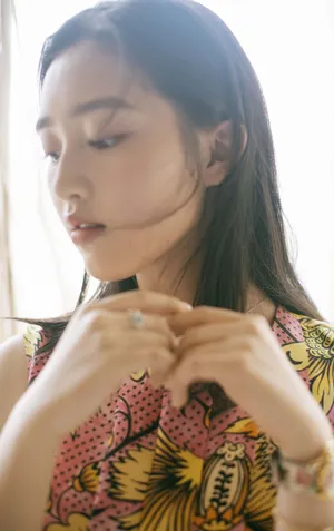 邓恩熙清新甜美活动写真图片