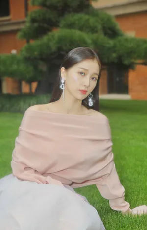 虞书欣性感温婉魅力写真图片_5