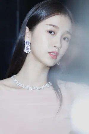 虞书欣性感温婉魅力写真图片_7