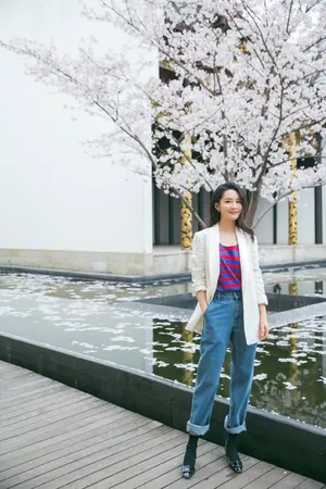 李沁优雅干练写真图片_2