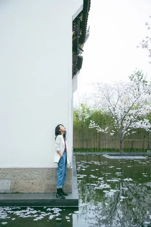 李沁优雅干练写真图片_3