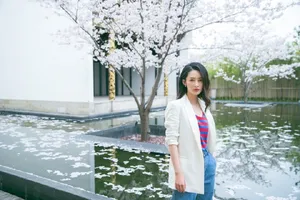 李沁优雅干练写真图片_4