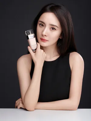 杨幂优雅性感代言写真图片