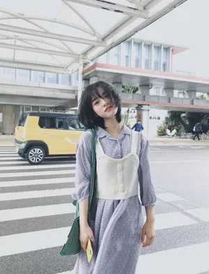 沈月清新秀丽街拍图片