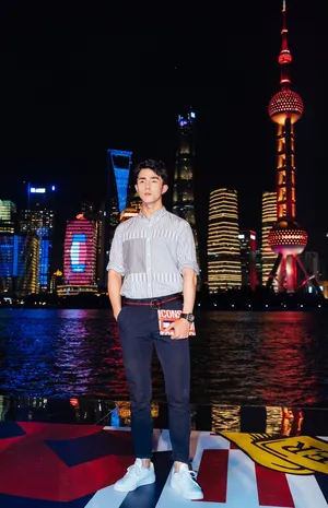 裴子添清爽帅气活动照图片_4