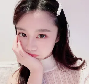 龙政璇性感可爱自拍照图片_3