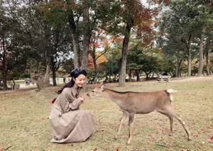 龙政璇文艺俏皮旅拍照图片