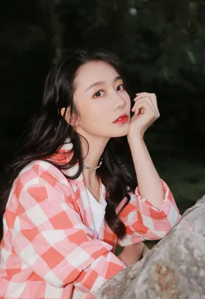 龙政璇性感活动照图片_2