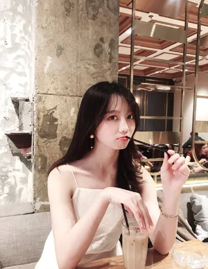 龙政璇靓丽清新生活照图片_2