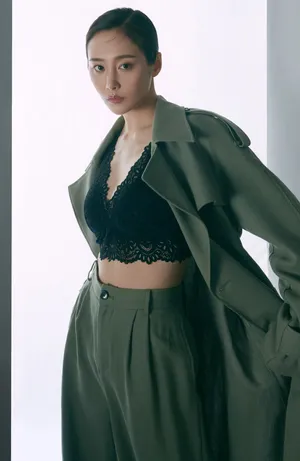 李纯成熟魅力写真图片