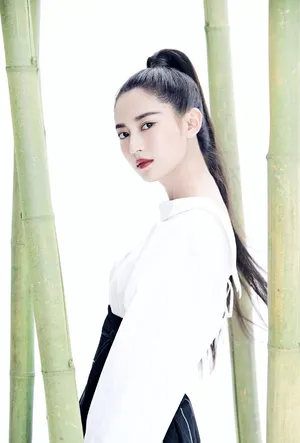陈钰琪清新淡雅古风写真图片