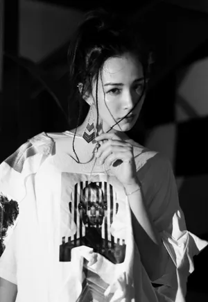 菊麟黑白时尚写真图片_1