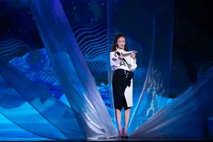 吴谨言性感朦胧舞台照图片_4