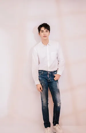 许魏洲清爽简约帅气写真图片_4