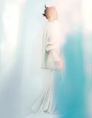 周迅《ELLE》柔美灵动写真图片