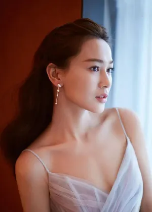 海铃性感俏丽写真图片
