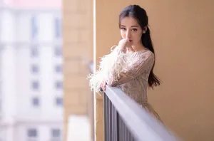 迪丽热巴甜美优雅性感写真图片_3