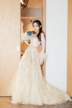 迪丽热巴仙气性感写真图片_1