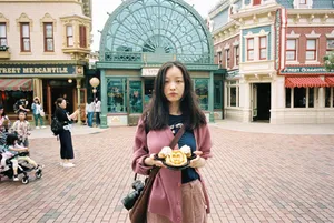 倪妮香港迪士尼可爱俏皮图片_3
