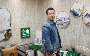 杨坤休闲帅气综艺图片_1