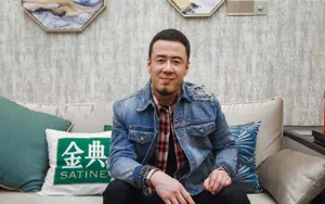 杨坤休闲帅气综艺图片