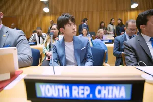 易烊千玺帅气有型活动图片_8