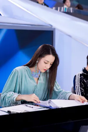 迪丽热巴创造营2019性感图片_4