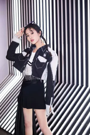 王梓薇酷美活动写真图片_2
